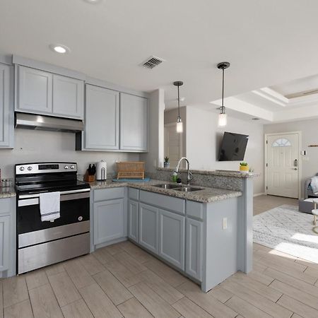 Cozy 3 Bed 2 Bath Apartment, Near Shopping Plazas, Expressway And Free Parking Edinburg Bagian luar foto