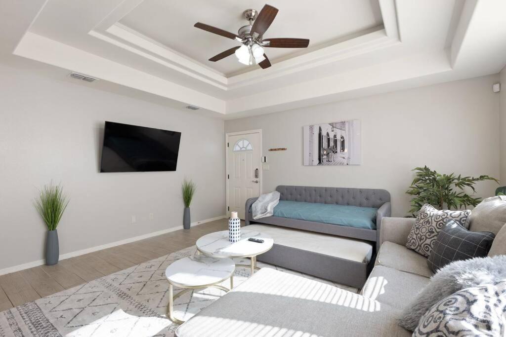 Cozy 3 Bed 2 Bath Apartment, Near Shopping Plazas, Expressway And Free Parking Edinburg Bagian luar foto