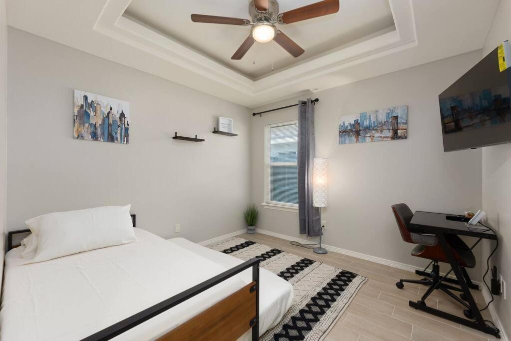 Cozy 3 Bed 2 Bath Apartment, Near Shopping Plazas, Expressway And Free Parking Edinburg Bagian luar foto