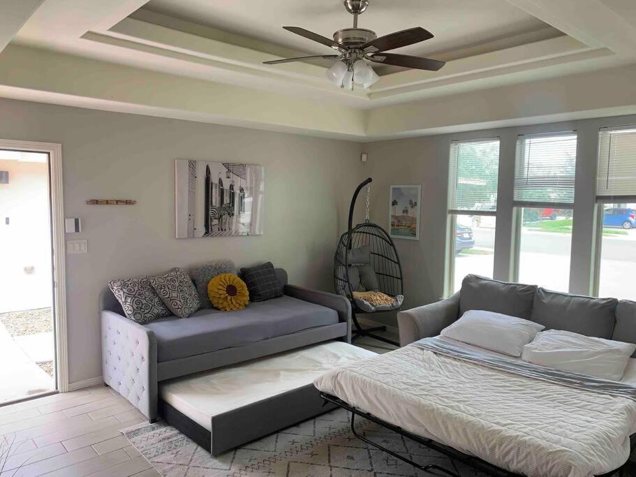 Cozy 3 Bed 2 Bath Apartment, Near Shopping Plazas, Expressway And Free Parking Edinburg Bagian luar foto