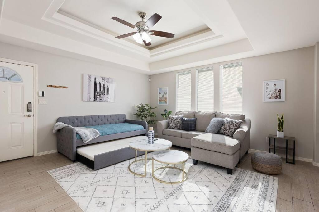 Cozy 3 Bed 2 Bath Apartment, Near Shopping Plazas, Expressway And Free Parking Edinburg Bagian luar foto